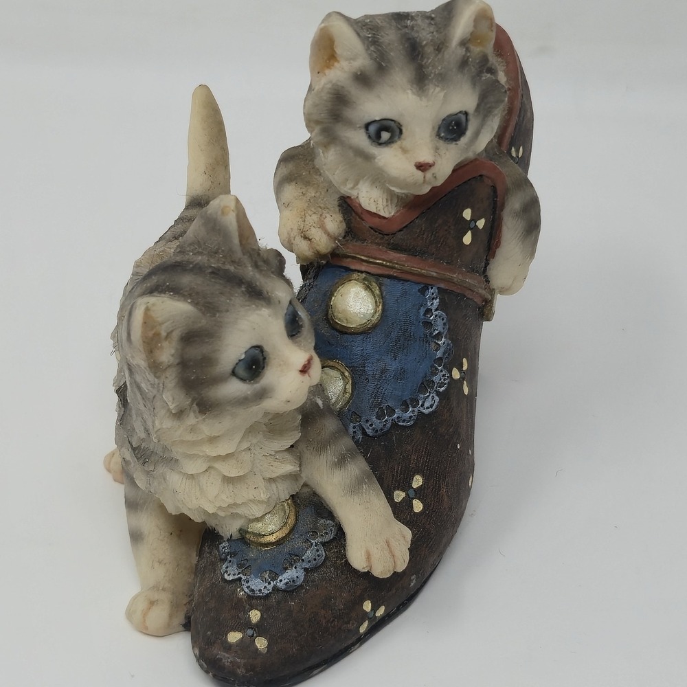 Vintage Kittens in Shoe Figurine Gray Tabby Cats High Heel Resin Decor 4"Hx5L" - Picture 4 of 13